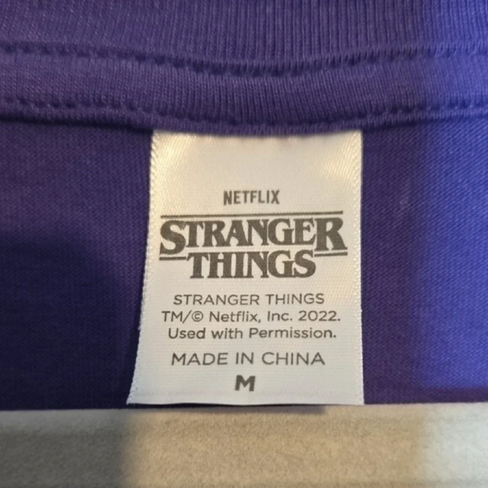 Byte Off Stranger Things T-shirt Dustin Henderson Cosplay, Adult Medium, NEW - Picture 4 of 6